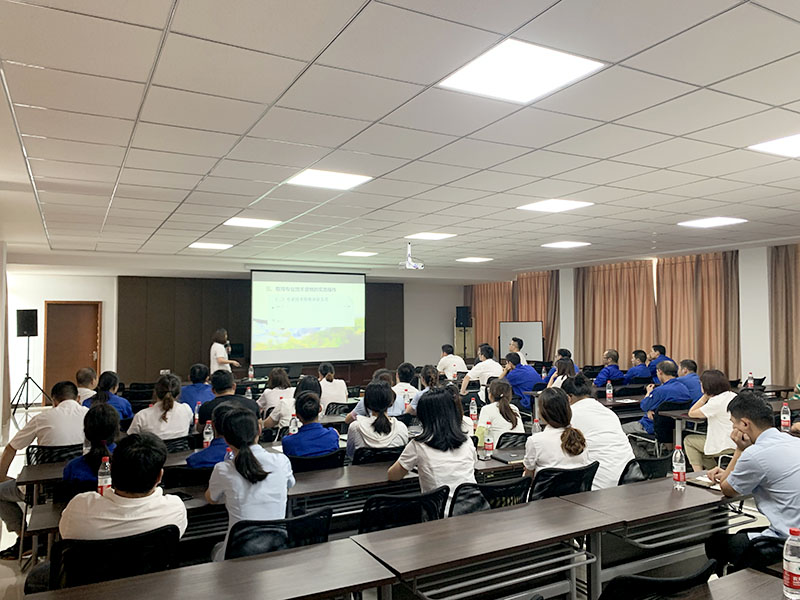 中達(dá)特鋼召開2019職稱評(píng)審宣貫及培訓(xùn)會(huì).jpg